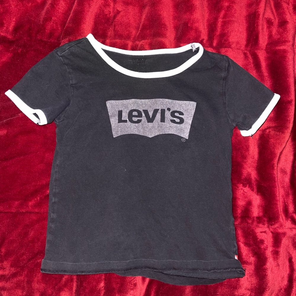 Levi’s Black Top